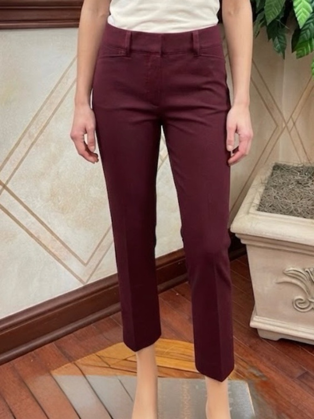 WHBM BURGUNDY SLIM CROP WRINKLE RESISTANT PANTS